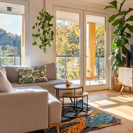 Apartment Oasis - Free Parking, Big Balcony, Private Park