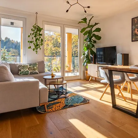 Oasis - Free Parking, Big Balcony, Private Park