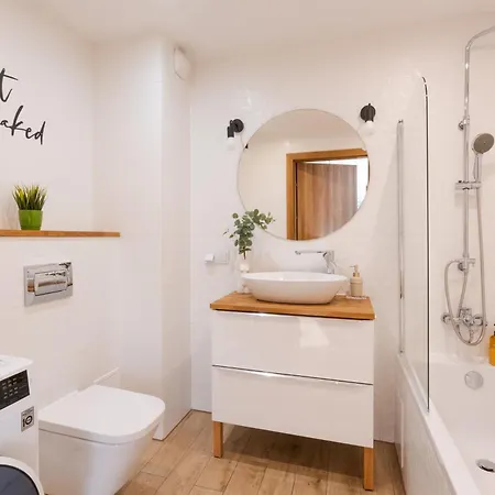 Apartment Oasis - Free Parking, Big Balcony, Private Park Krakow