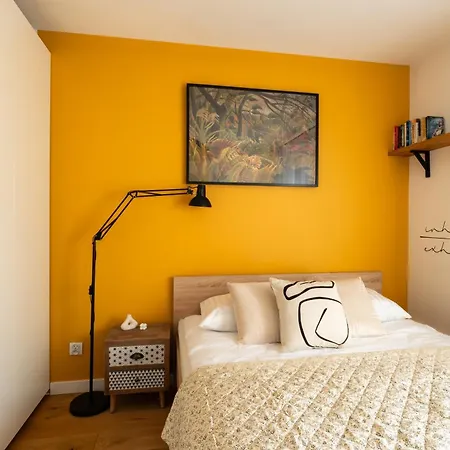 Oasis - Free Parking, Big Balcony, Private Park