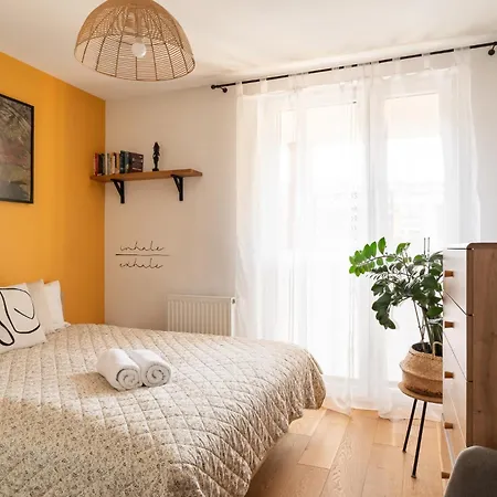 Oasis - Free Parking, Big Balcony, Private Park *