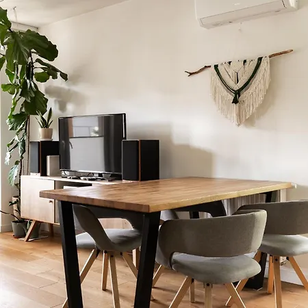 Oasis - Free Parking, Big Balcony, Private Park