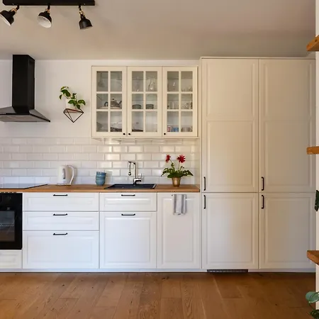 Oasis - Free Parking, Big Balcony, Private Park Lejlighed Kraków