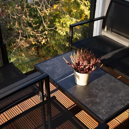 Oasis - Free Parking, Big Balcony, Private Park Kraków