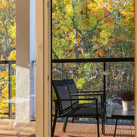 Oasis - Free Parking, Big Balcony, Private Park